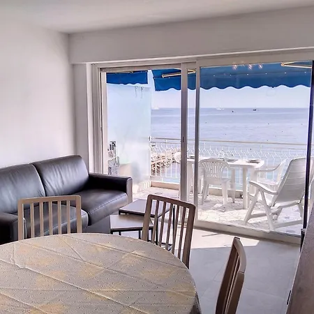 Apartment De La *