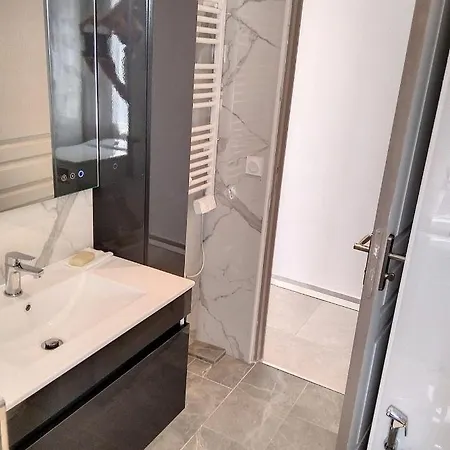 Apartment De La *