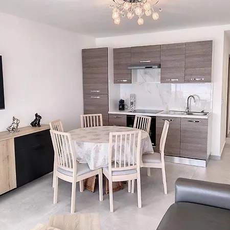 De La Apartment *