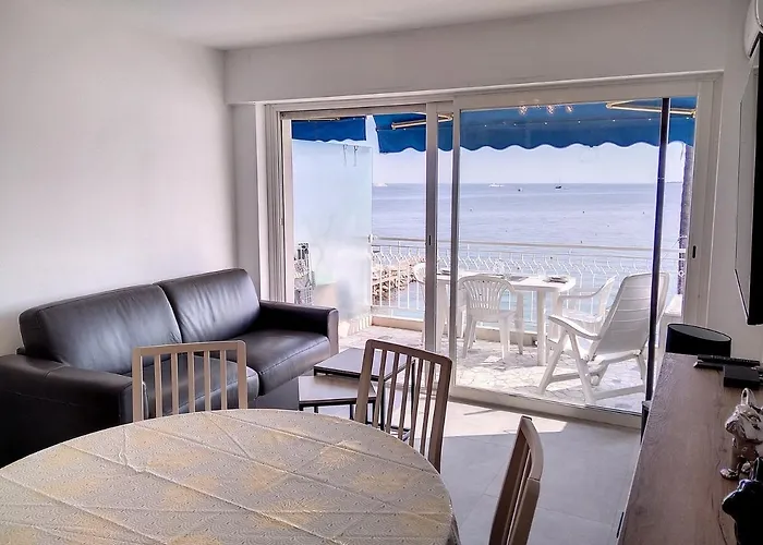 Apartment De La *