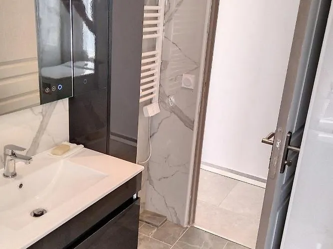 Apartment De La *
