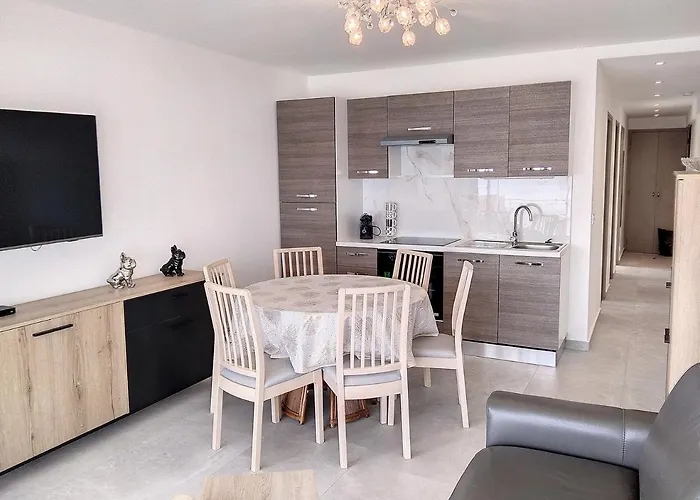 De La Apartment *